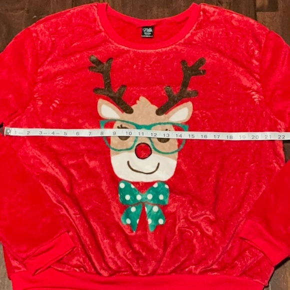Women’s Cold Crush Christmas Reindeer Sweater NWT - Picture 3 of 5